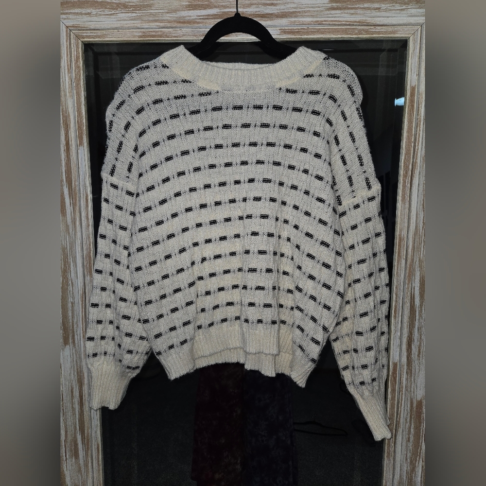Black and White Patterned Sweater Set - Picture 2 of 5